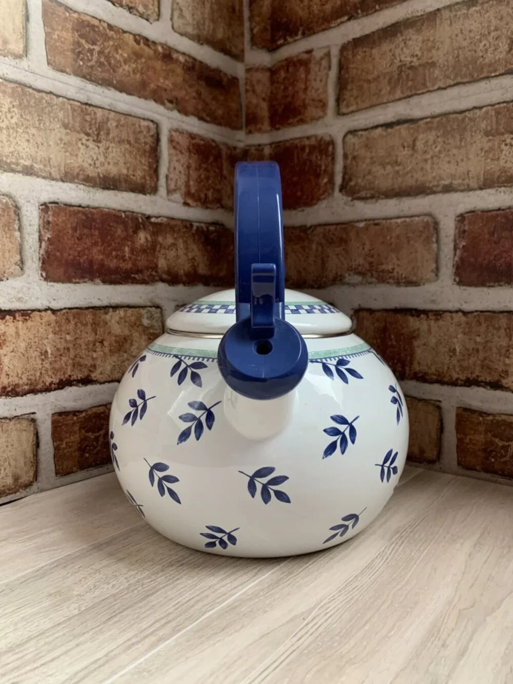 VILLEROY & BOCH SWITCH 3 ENAMEL TEA KETTLE  W/BOX
